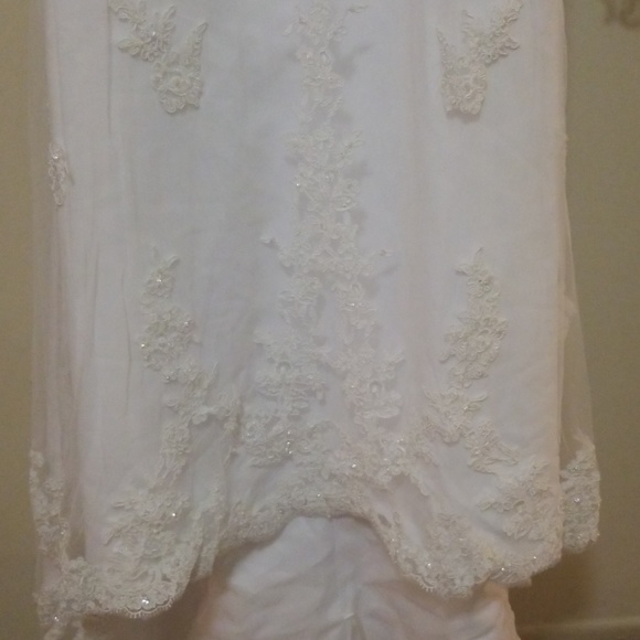 David's Bridal Wedding dress - Picture 4 of 7